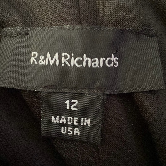 R&M Richards Short Sleeve Dress With Belt
R & M Richards
Size: 12 - Picture 9 of 9